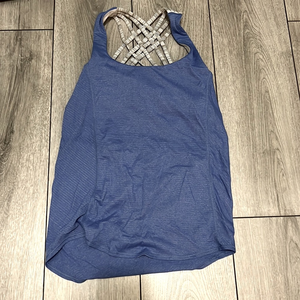 Lululemon workout top